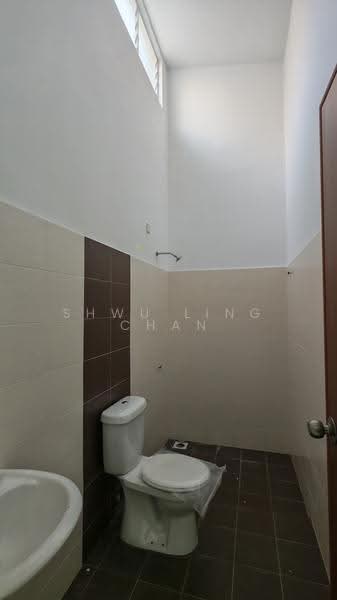 Semi-Detached House for Sale in Taman Kempadang Makmur (Kuantan) - Shwu Ling Chan - Bathroom - PropertyGuru.com.my