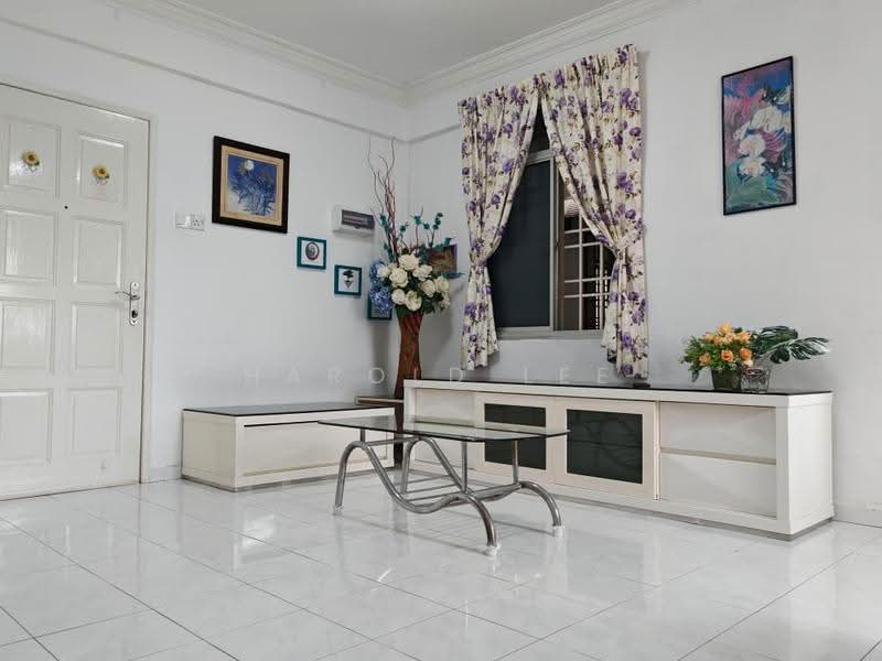 Kondominium untuk Dijual di Azuria Condominium - Harold Lee - Living Room - PropertyGuru.com.my
