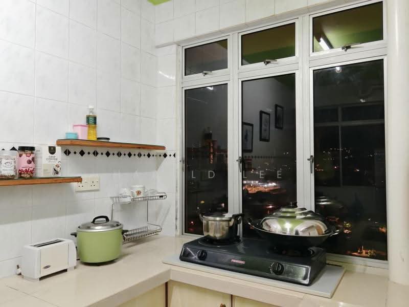 Kondominium untuk Dijual di Azuria Condominium - Harold Lee - Kitchen - PropertyGuru.com.my