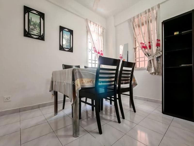 Kondominium untuk Dijual di Azuria Condominium - Harold Lee - Dining Room - PropertyGuru.com.my