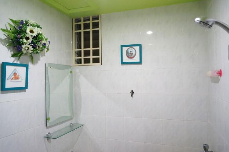 Kondominium untuk Dijual di Azuria Condominium - Harold Lee - Bathroom - PropertyGuru.com.my
