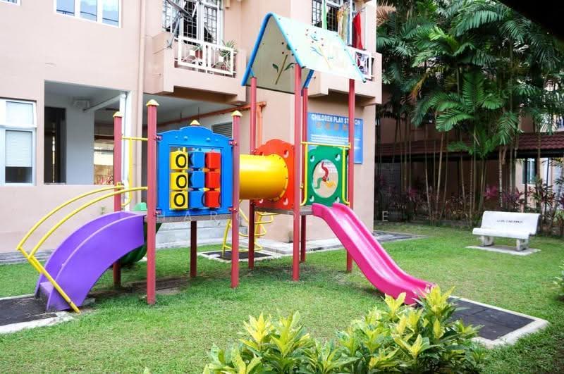 Kondominium untuk Dijual di Azuria Condominium - Harold Lee - Exterior - PropertyGuru.com.my