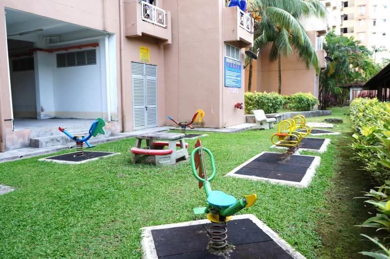 Kondominium untuk Dijual di Azuria Condominium - Harold Lee - Exterior - PropertyGuru.com.my