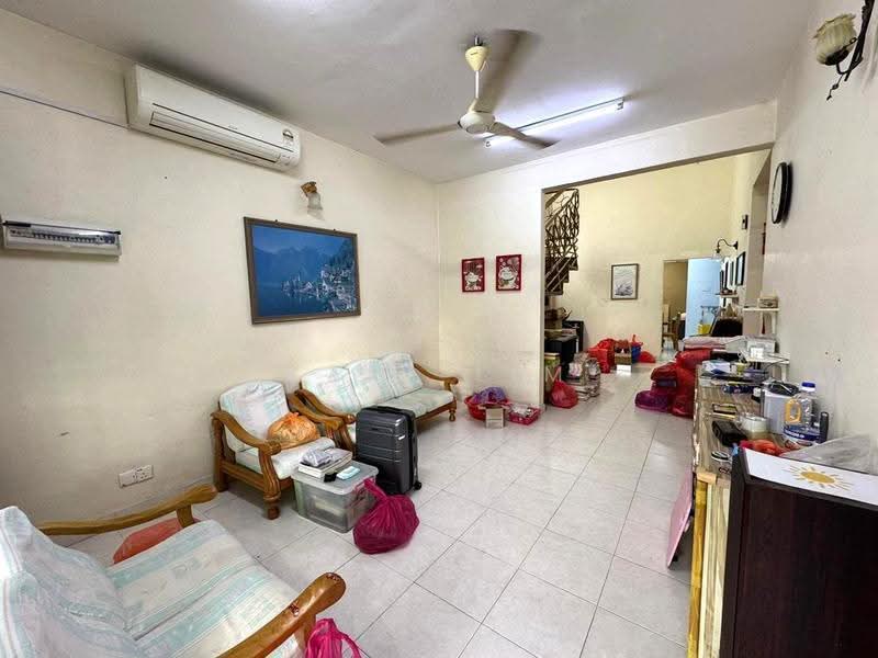 Rumah Teres 1-Tingkat untuk Dijual di Taman Pelangi Indah (Ulu Tiram) - Karl Lim - Living Room - PropertyGuru.com.my