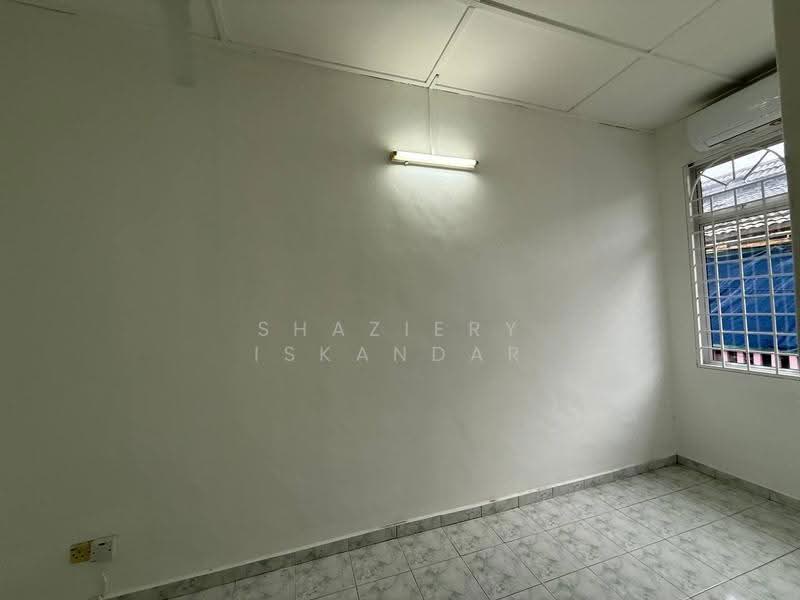 Rumah Teres 2-Tingkat untuk Dijual di Kampung Tasik Tambahan (Ampang) - Shaziery Iskandar - PropertyGuru.com.my