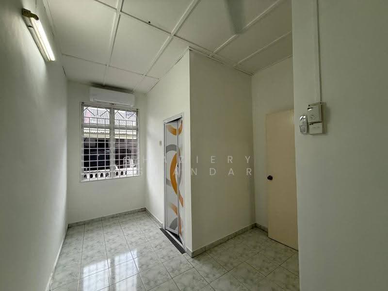 Rumah Teres 2-Tingkat untuk Dijual di Kampung Tasik Tambahan (Ampang) - Shaziery Iskandar - PropertyGuru.com.my