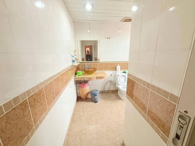 Rumah Banglo untuk Dijual di Taman Dagang (Ampang) - Shaziery Iskandar - Bathroom - PropertyGuru.com.my