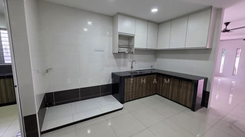 Rumah Teres 2-Tingkat untuk Dijual di Bandar Putra Permai (Seri Kembangan) - Steve Tham - Kitchen - PropertyGuru.com.my