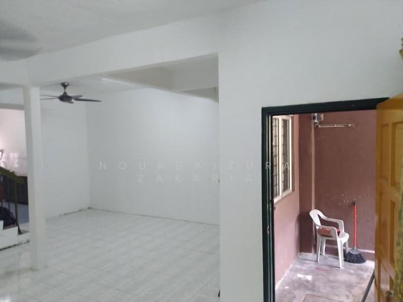 Rumah Teres untuk Dijual di Bandar Baru Salak Tinggi (Sepang) - NOURBAIZURA ZAKARIA - Living Room - PropertyGuru.com.my