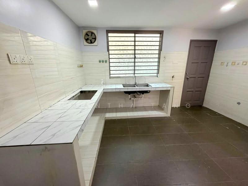 2-storey Terraced House for Rent in Taman Johor Jaya (Johor Bahru) - Samantha Tang - Kitchen - PropertyGuru.com.my