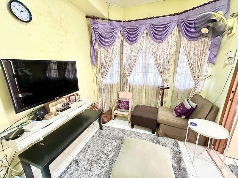 Rumah Teres 2-Tingkat untuk Dijual di Taman Putra (Ampang) - Shaziery Iskandar - Living Room - PropertyGuru.com.my
