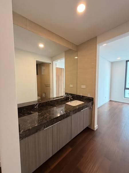 Kondominium untuk Dijual di Capella Embassy (D'Rapport Residences) - Darren Tan - Bathroom - PropertyGuru.com.my