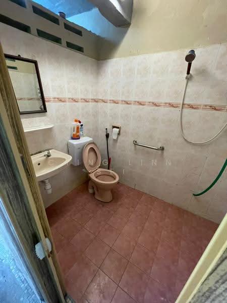 Shop / Office for Sale in Jalan Hang Jebat (Melaka) - Ching Linn Sei - Bathroom - PropertyGuru.com.my