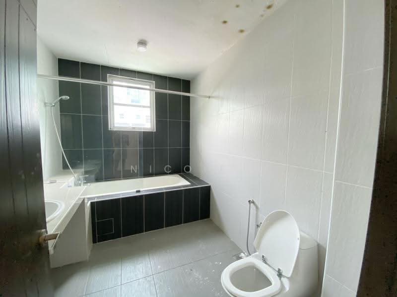 Semi-Detached House for Rent in Selayang (Selangor) - Nicole . - Bathroom - PropertyGuru.com.my