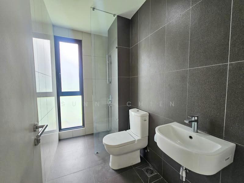 Rumah Berkembar untuk Dijual di Bandar Sungai Long (Selangor) - Sunny Chien - Bathroom - PropertyGuru.com.my