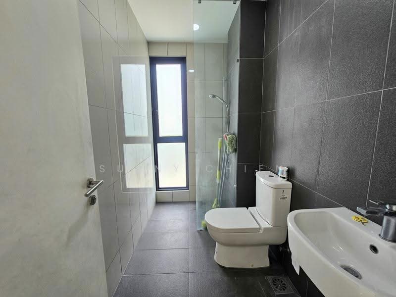 Rumah Berkembar untuk Dijual di Bandar Sungai Long (Selangor) - Sunny Chien - Bathroom - PropertyGuru.com.my