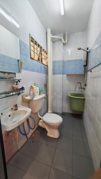 Pangsapuri untuk Dijual di Desa Pinang - Jeffrey Chan - Bathroom - PropertyGuru.com.my