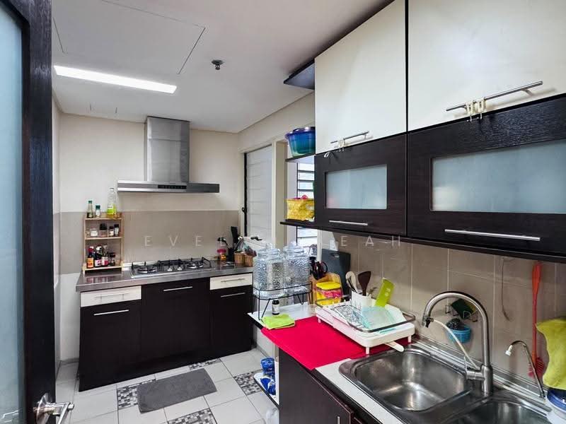 Service Residence for Sale at i-Zen @ Kiara 2 - Evelyn Seah - Kitchen - PropertyGuru.com.my