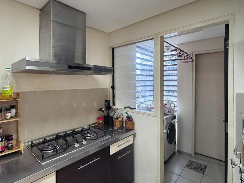 Service Residence for Sale at i-Zen @ Kiara 2 - Evelyn Seah - Kitchen - PropertyGuru.com.my