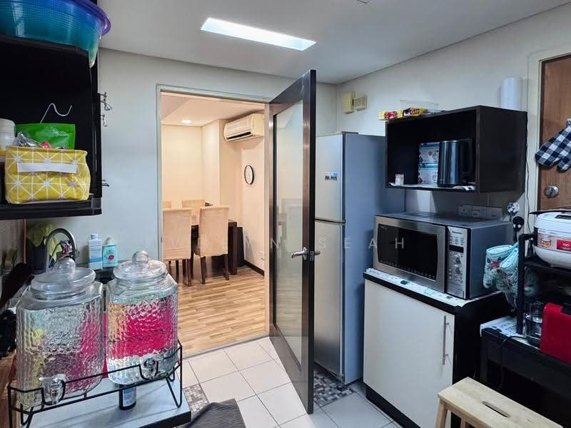 Service Residence for Sale at i-Zen @ Kiara 2 - Evelyn Seah - Kitchen - PropertyGuru.com.my