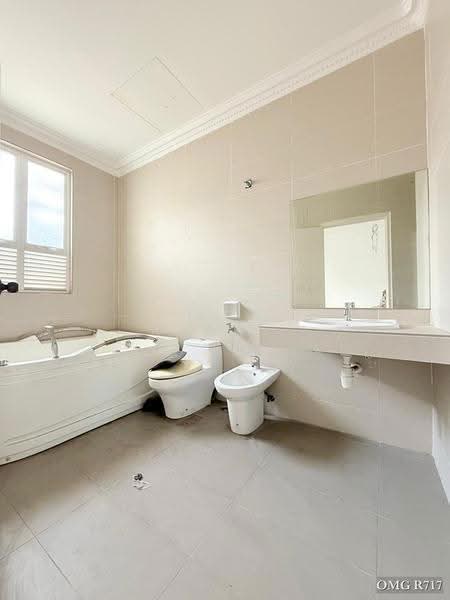 3-storey Terraced House for Sale in Anjung Sari (Setia Alam) - Ryan . - Bathroom - PropertyGuru.com.my