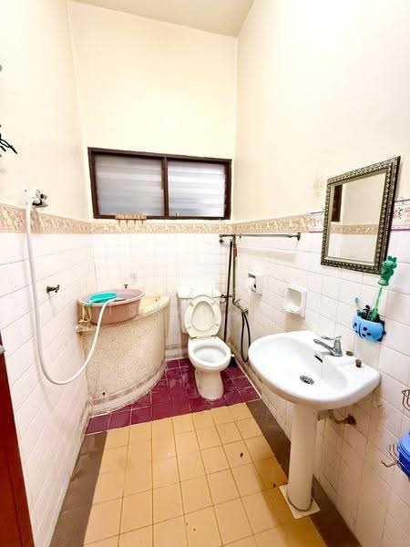 Rumah Teres 2-Tingkat untuk Dijual di Taman Mega Jaya (Ampang) - Shaziery Iskandar - Bathroom - PropertyGuru.com.my