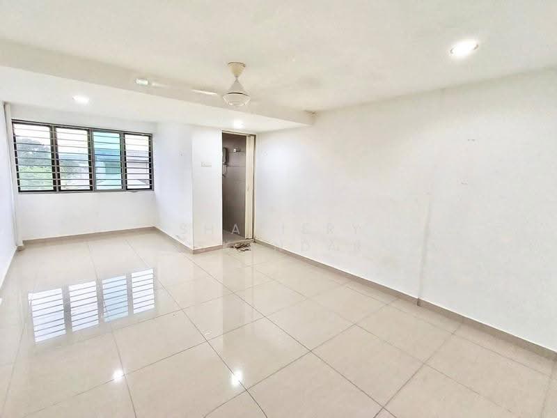 Rumah Teres 2-Tingkat untuk Dijual di Taman Tasik Tambahan (Ampang) - Shaziery Iskandar - Living Room - PropertyGuru.com.my