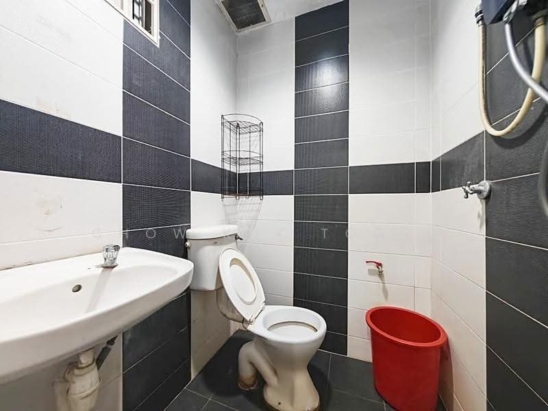 Rumah Teres 2-Tingkat untuk Dijual di Taman Putra Prima (Puchong) - Chow Kok Toong - Bathroom - PropertyGuru.com.my