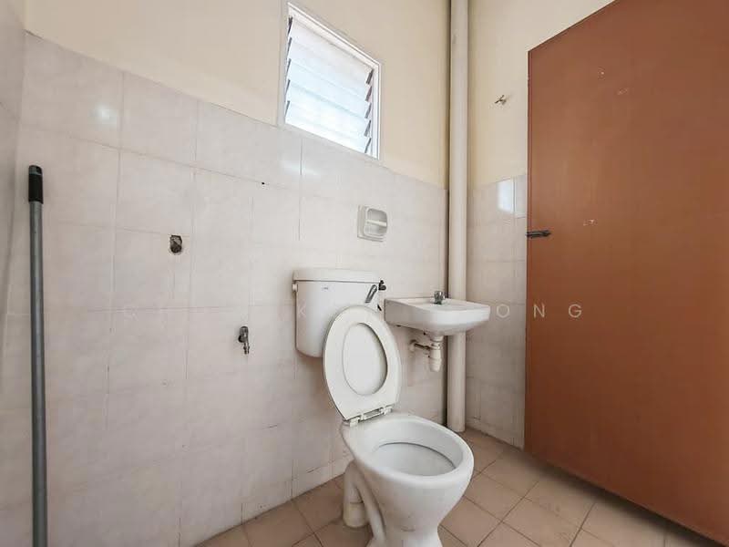 Rumah Teres 2-Tingkat untuk Dijual di Taman Putra Prima (Puchong) - Chow Kok Toong - Bathroom - PropertyGuru.com.my