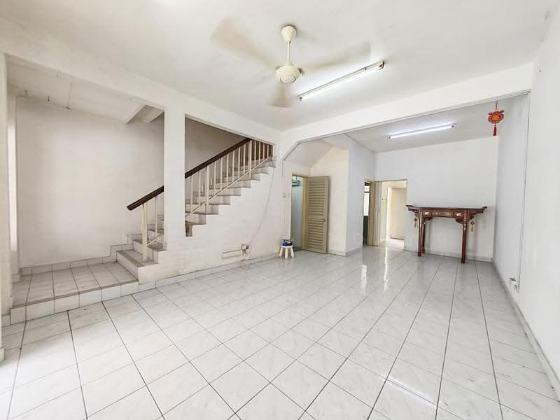 Rumah Teres 2-Tingkat untuk Dijual di Taman Putra Prima (Puchong) - Chow Kok Toong - Living Room - PropertyGuru.com.my
