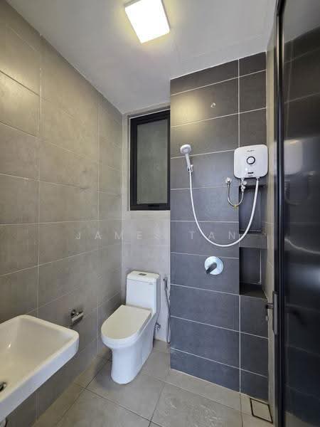 Kediaman Servis untuk Dijual di Urban Suites - James Tan - Bathroom - PropertyGuru.com.my