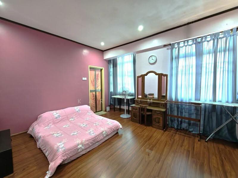 2-storey Terraced House for Sale in Austin Perdana (Tebrau) - Karl Lim - Bedroom - PropertyGuru.com.my
