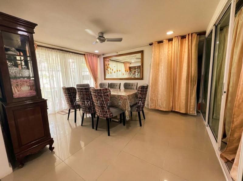 Bungalow House untuk Dijual di Seksyen 3 (Shah Alam) - Ameer Ali - Dining Room - PropertyGuru.com.my