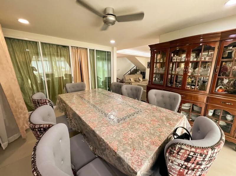 Bungalow House untuk Dijual di Seksyen 3 (Shah Alam) - Ameer Ali - Dining Room - PropertyGuru.com.my