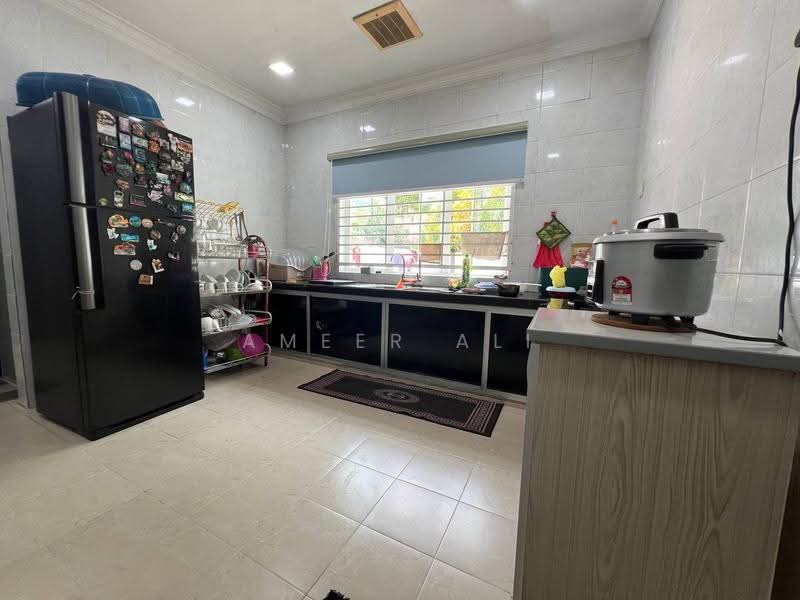Bungalow House untuk Dijual di Seksyen 3 (Shah Alam) - Ameer Ali - Kitchen - PropertyGuru.com.my