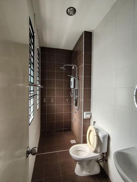 Cluster House for Sale in Taman Adda Heights (Tebrau) - See Yin . - Bathroom - PropertyGuru.com.my