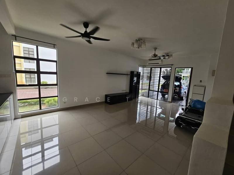 Rumah Bandar untuk Disewa di 16 Sierra (Puchong) - Grace Tham - Living Room - PropertyGuru.com.my