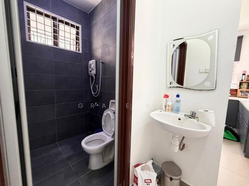 Semi-Detached House for Sale in Perling (Skudai) - Grace Ng - Bathroom - PropertyGuru.com.my