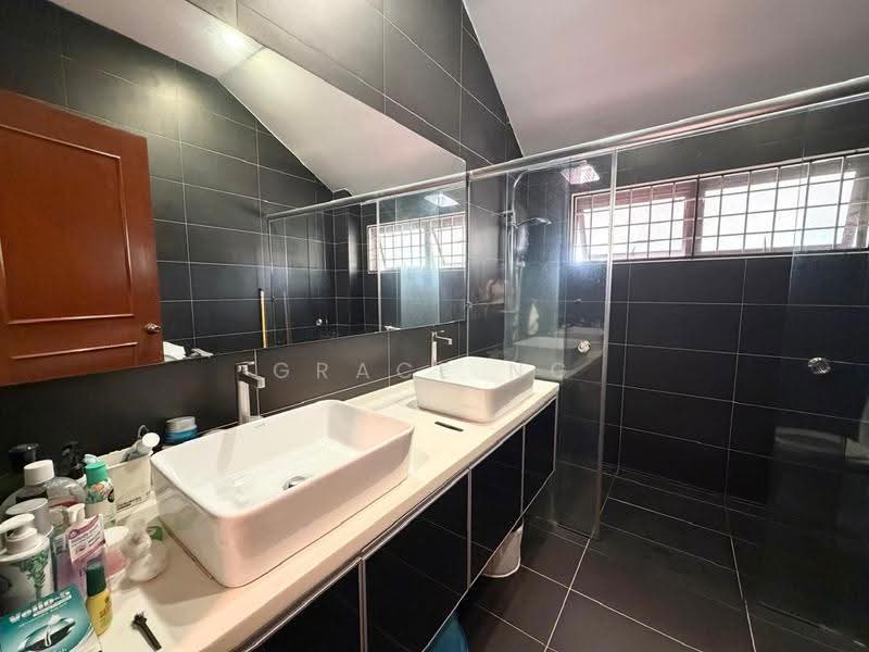 Semi-Detached House for Sale in Perling (Skudai) - Grace Ng - Bathroom - PropertyGuru.com.my