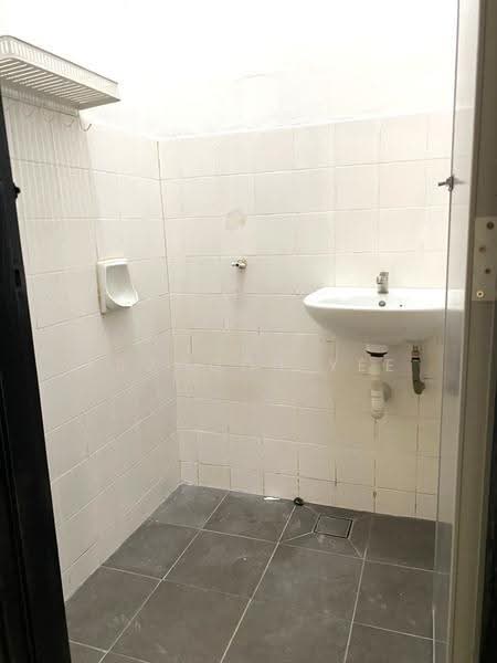 Shop for Rent in Taman Bukit Belimbing (Balakong) - Brandon Yee - Bathroom - PropertyGuru.com.my
