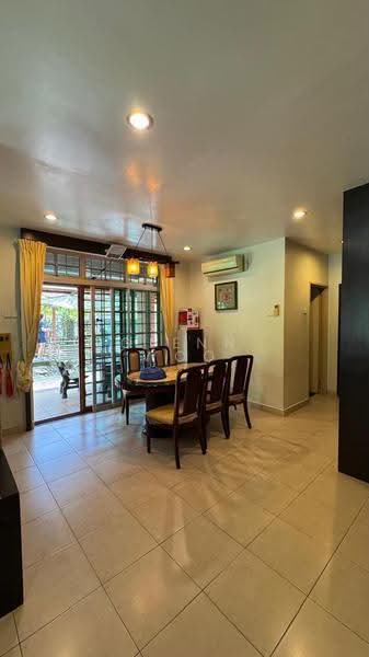 Rumah Berkembar untuk Dijual di Taman Pelangi Indah (Ulu Tiram) - Glenn Woo - Dining Room - PropertyGuru.com.my