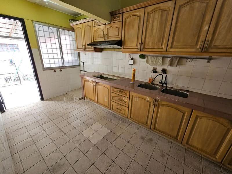 2-storey Terraced House for Sale in Ukay Perdana (Ulu Kelang) - Eddie Chan - Kitchen - PropertyGuru.com.my