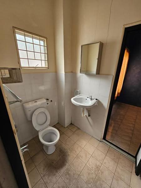 2-storey Terraced House for Sale in Ukay Perdana (Ulu Kelang) - Eddie Chan - Bathroom - PropertyGuru.com.my