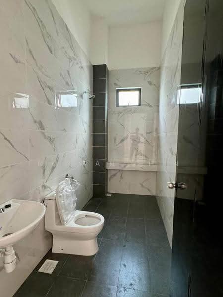 1-storey Terraced House for Sale in Bandar Sri Sendayan (Negeri Sembilan) - Norman Chin - Bathroom - PropertyGuru.com.my