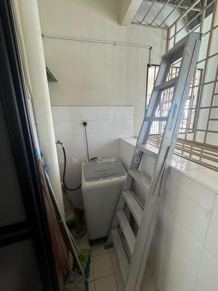 Pangsapuri untuk Disewa di University Place (Plaza Ivory) - Janice Ooi - Balcony - PropertyGuru.com.my
