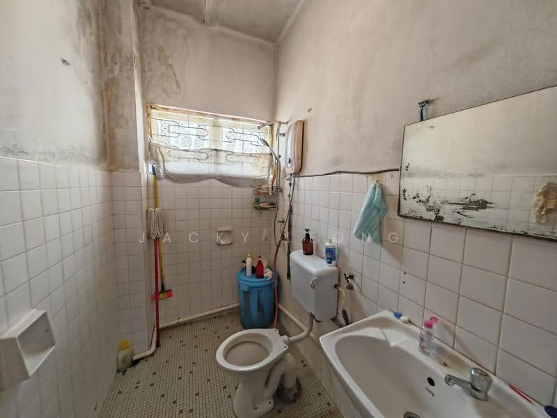 2-storey Terraced House for Sale in SS2 (Petaling Jaya) - Jacky Leong - Bathroom - PropertyGuru.com.my