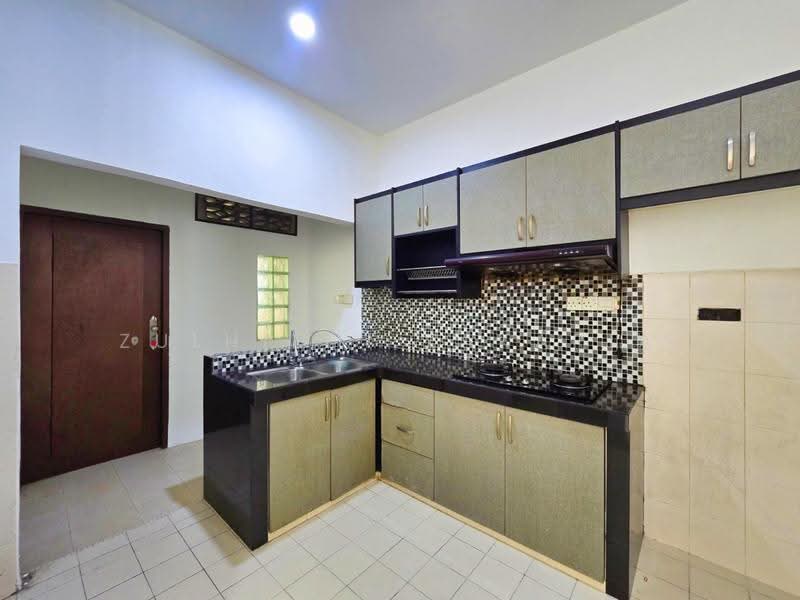 Rumah Teres 2-Tingkat untuk Dijual di Dengkil (Selangor) - Zulhilmi Zakaria - Kitchen - PropertyGuru.com.my