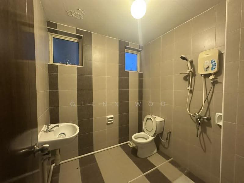 Pangsapuri untuk Dijual di Bukit Chagar (Pine View) - Glenn Woo - Bathroom - PropertyGuru.com.my