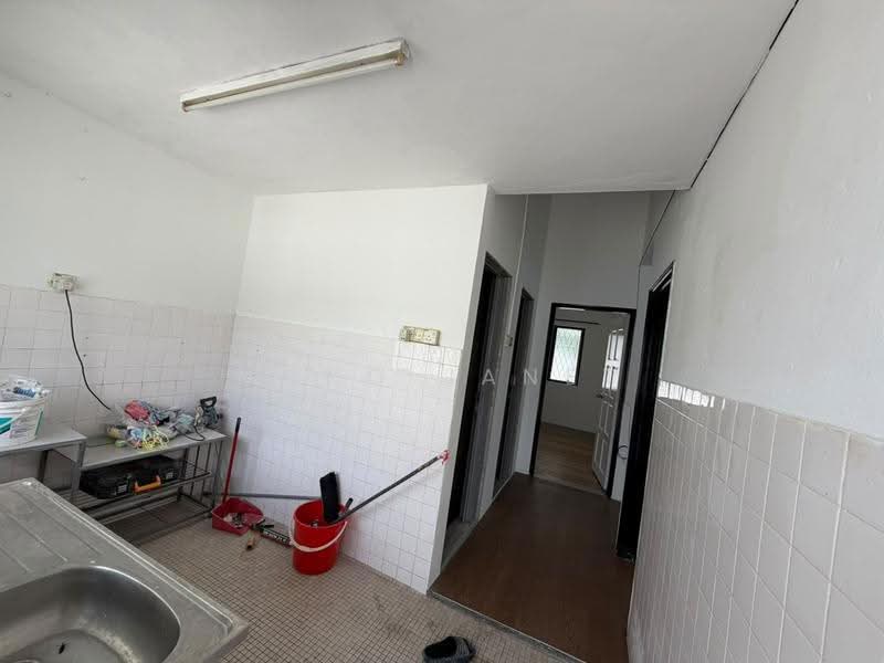 1-storey Terraced House for Sale in Taman Daya (Johor Bahru) - Mang Janet - Kitchen - PropertyGuru.com.my