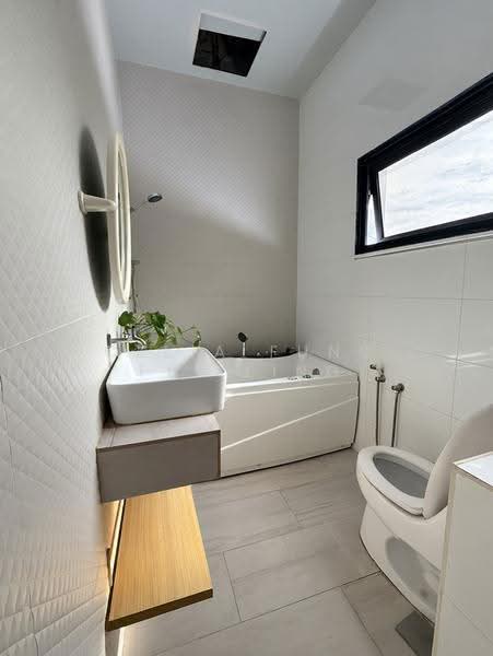 2-storey Terraced House for Sale in Gelugor (Penang) - Celia Fung Fui Ling - Master Bedroom, Bathroom - PropertyGuru.com.my